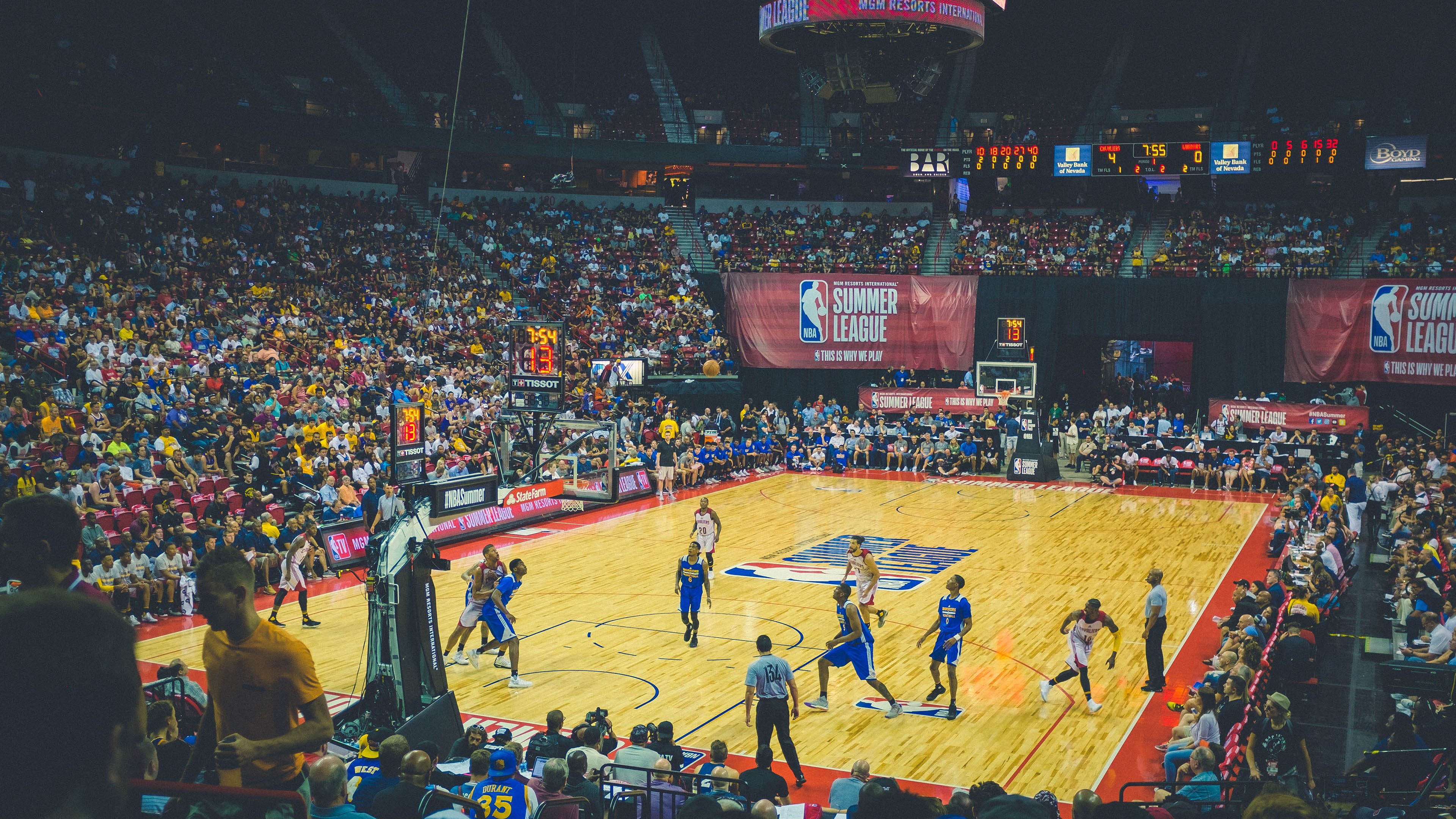 梅西连续十场比赛得分超过高光表现，FPX挑战极限！